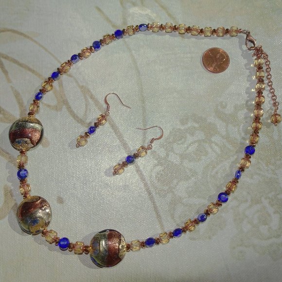 Handmade necklace & earring set with a trio of gold foil Murano focals - Picture 3 of 8